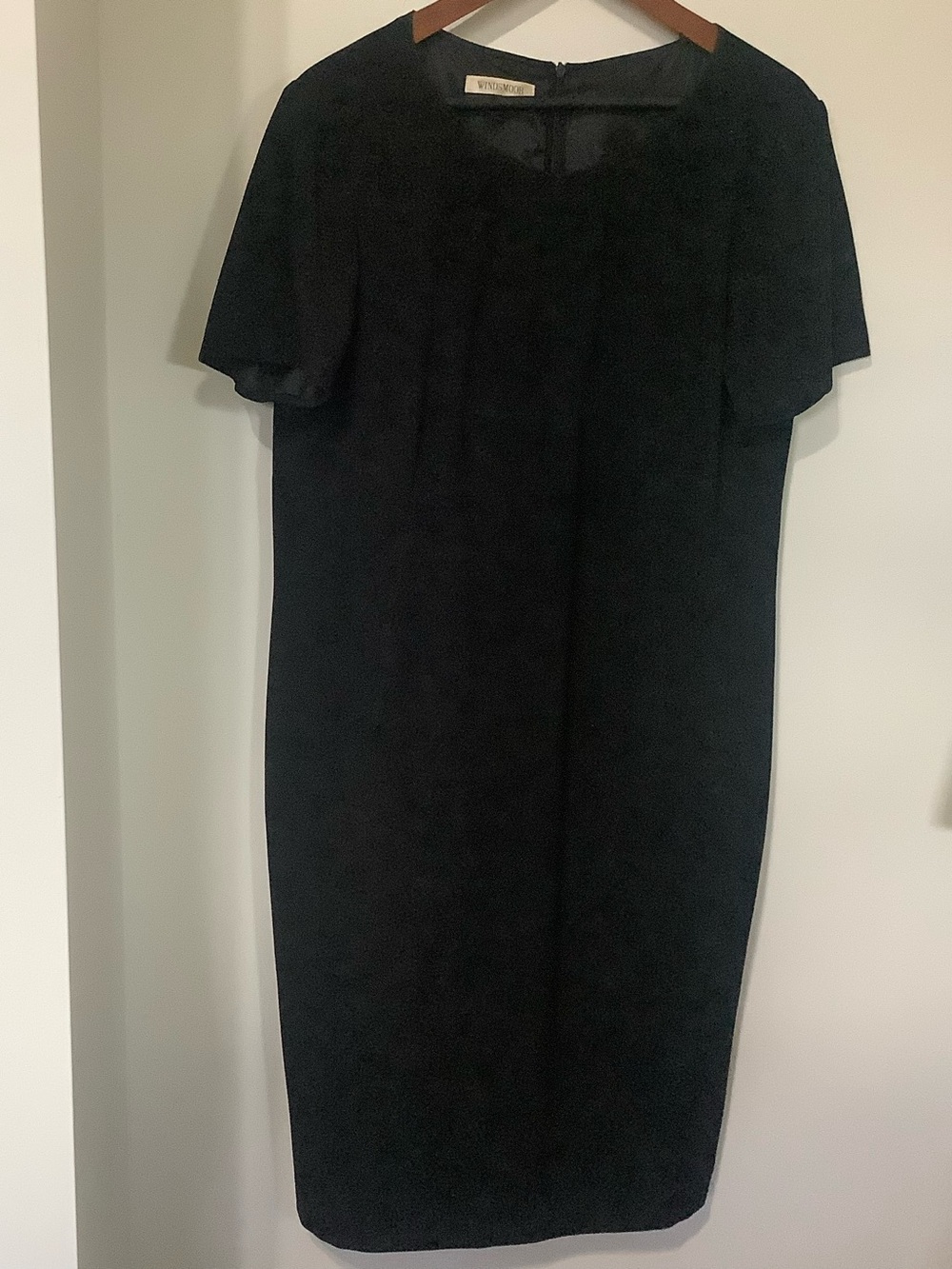 WINDSMOOR:  Black Short Sleeve Shift Dress